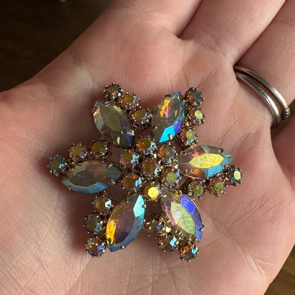 Vintage Aurora Borealis Rhinestone Brooch - Picture 2 of 3